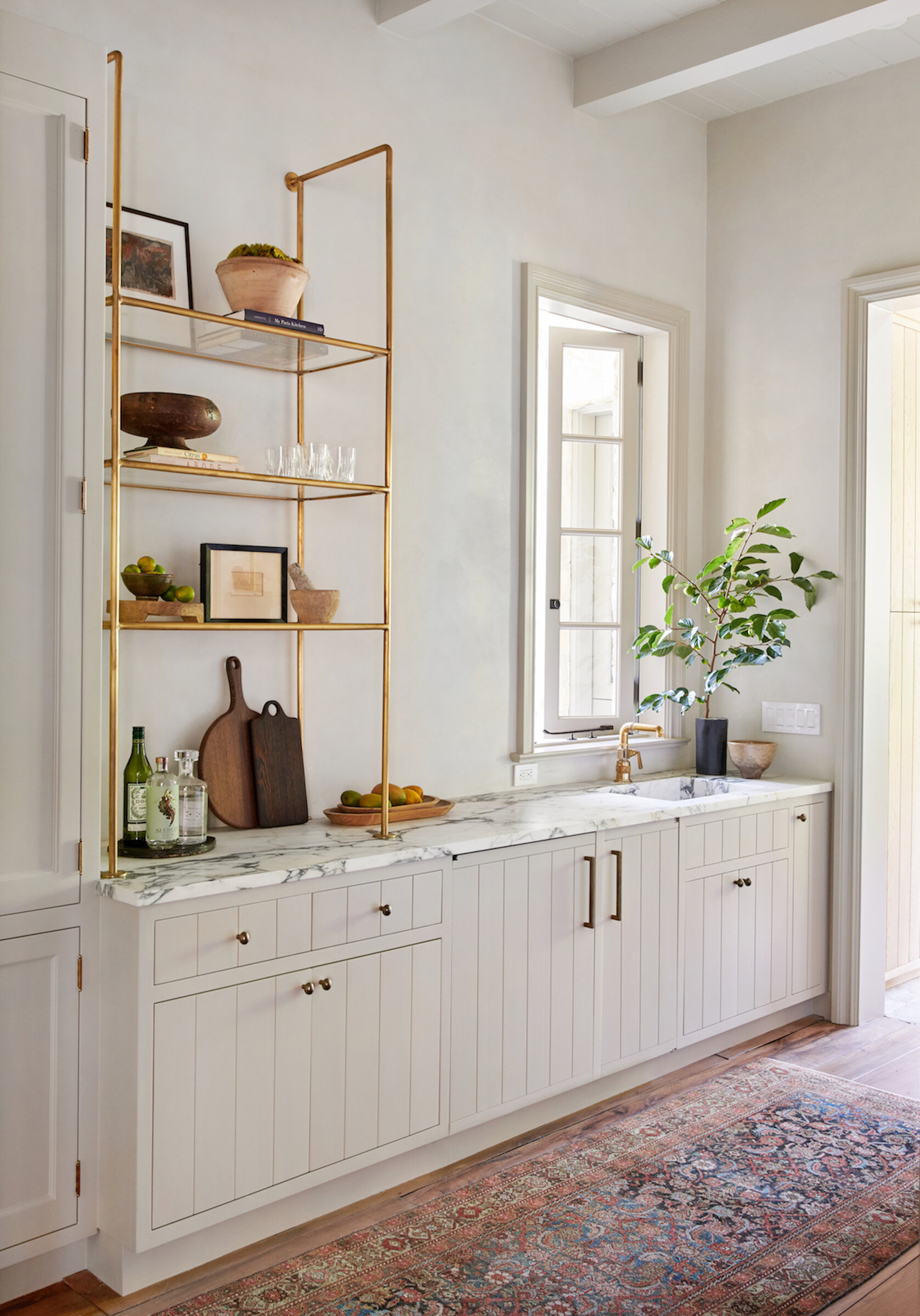 READER Q: HOW TO MIX METAL FINISHES IN A BATHROOM OR KITCHEN
