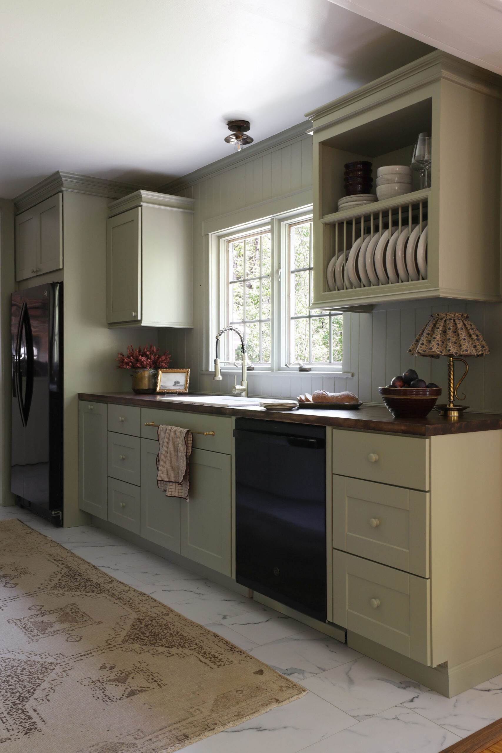 Cottage country kitchen makeover by Nadine Stay.