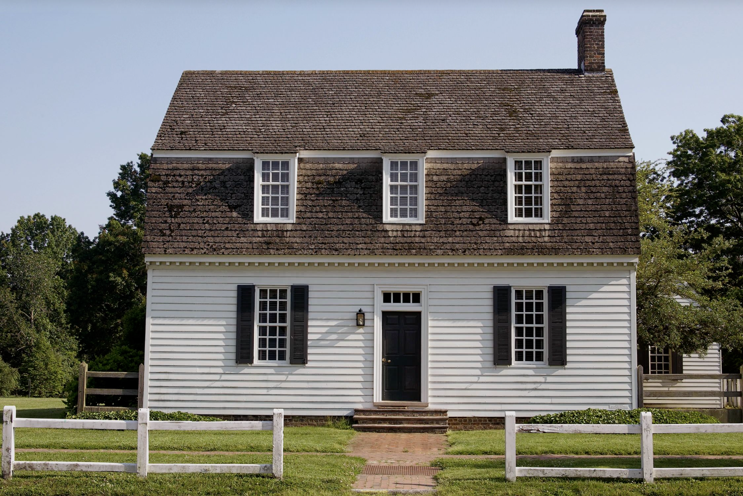 Ewing House - Dutch Colonial home and window styles in Colonial Williamsburg